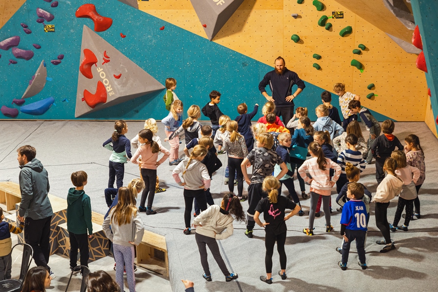 Escalade en accès libre pour les enfants